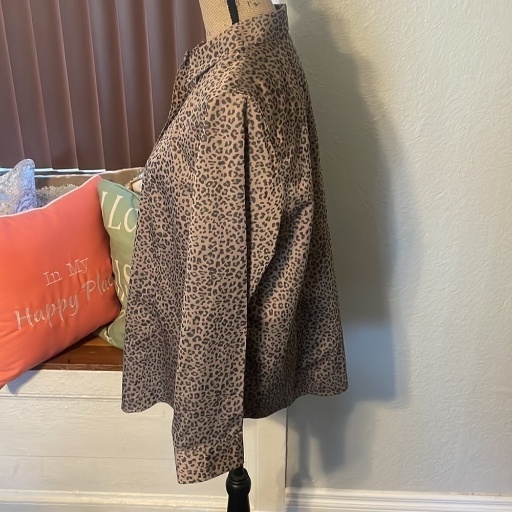 Chico's size 2 animal print long sleeve button down shirt. NWT - Picture 4 of 10
